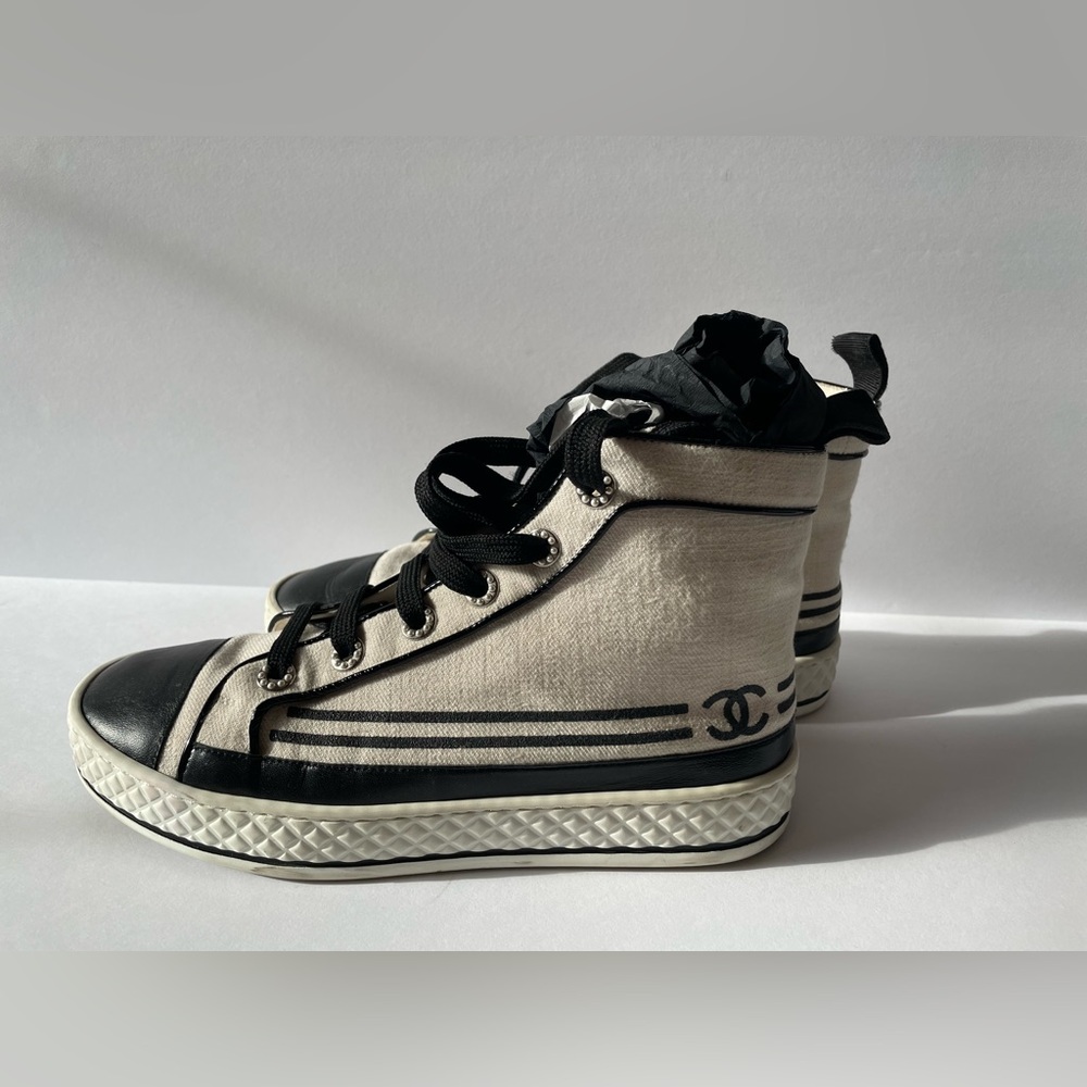 Chanel Black 2019 Interlocking CC Logo Sneakers- Lambskin